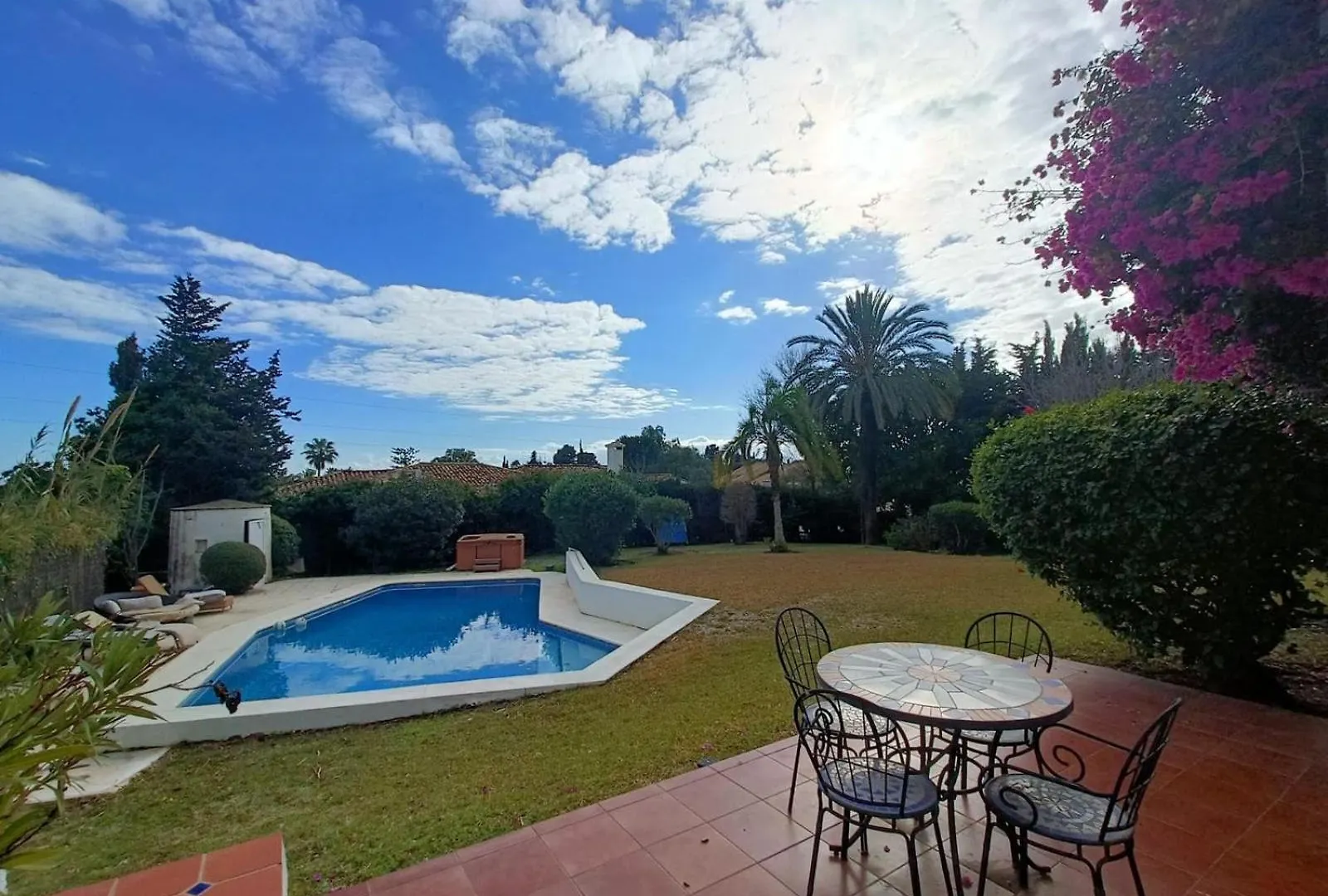Exclusive Secluded Villa With Private Pool Hot Tub & Bbq -7 Minutes From Marbella